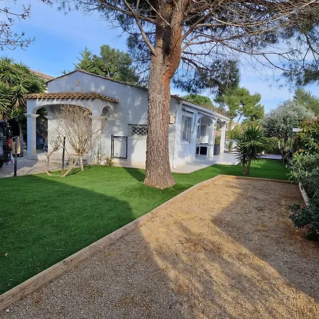 Villa La Belle De *