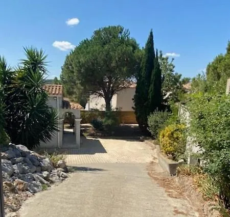 La Belle De *